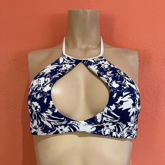 BEACH BUNNY BASICS BIKINI SET!! - Picture 2 of 7